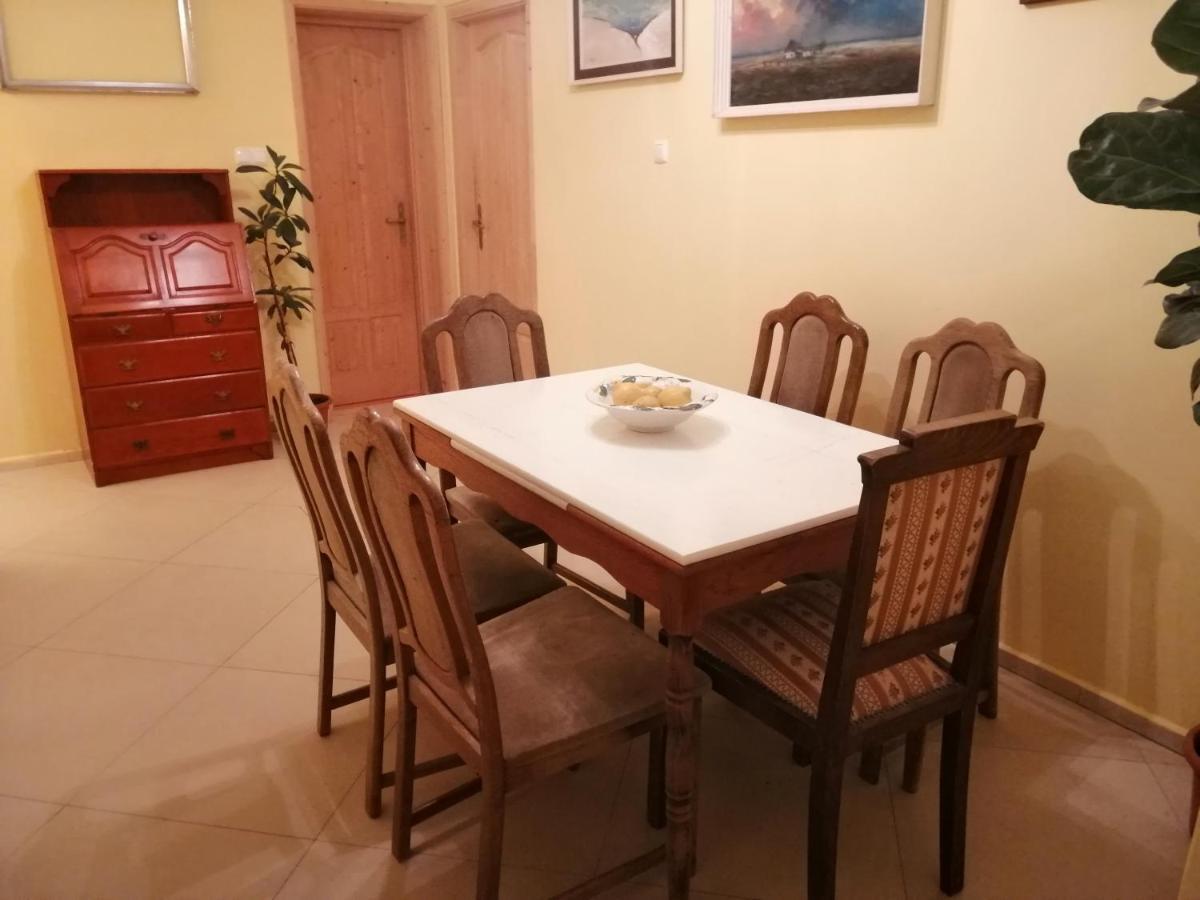Vizaknai Apartmanhaz Szekesfehervar Luaran gambar